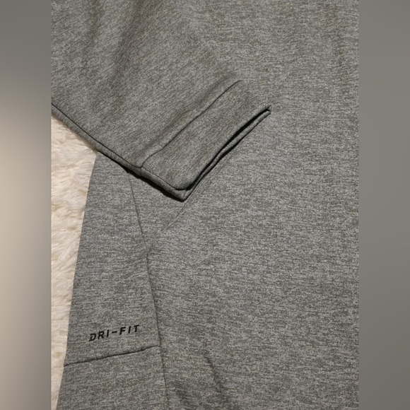 Nike Dri Fit Gray Hoodie with Cityscape Size Large EUC - Picture 2 of 8